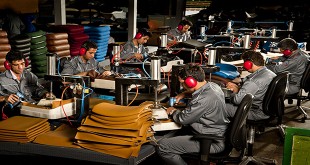 خط تولید کارخانه رایانه صنعت